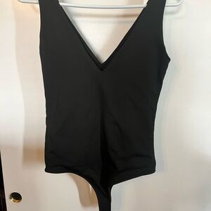 ReoRia Classic Black V-Neck Top